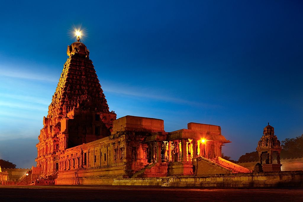 Brihadeeswarar Temple Thanjavur - Chola heritage tour Tamil Nadu