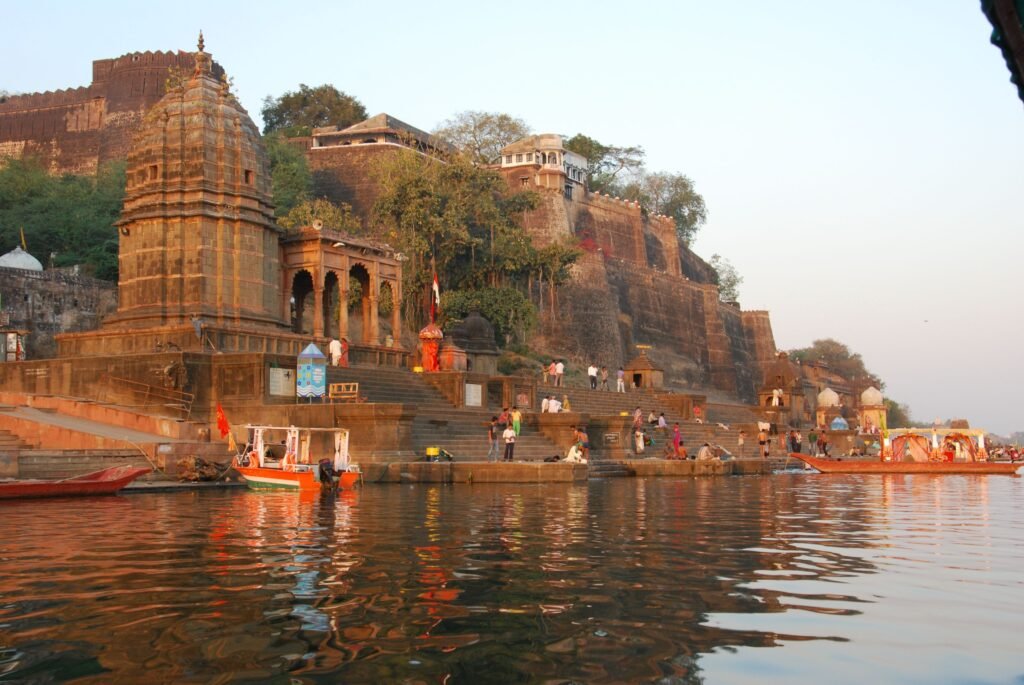 Omkareshwar-ujjain-jyotirlinga-tour-madhya-pradesh