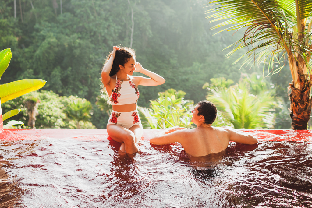 Honeymoon and couple bali tour packages from bhubaneswar odisha-Couple enjoying candlelight dinner on Bali beach, representing romantic honeymoon packages.
